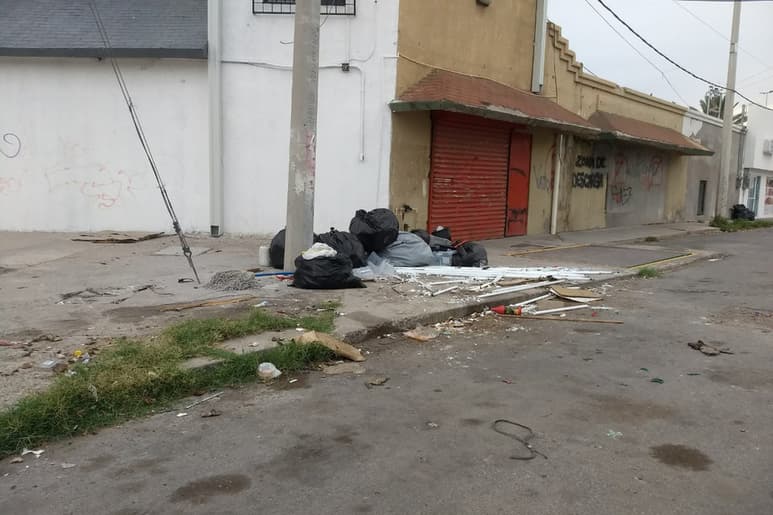 Denuncian que dejan muchas bolsas de basura y la situación es recurrente. (EL SIGLO DE TORREÓN)