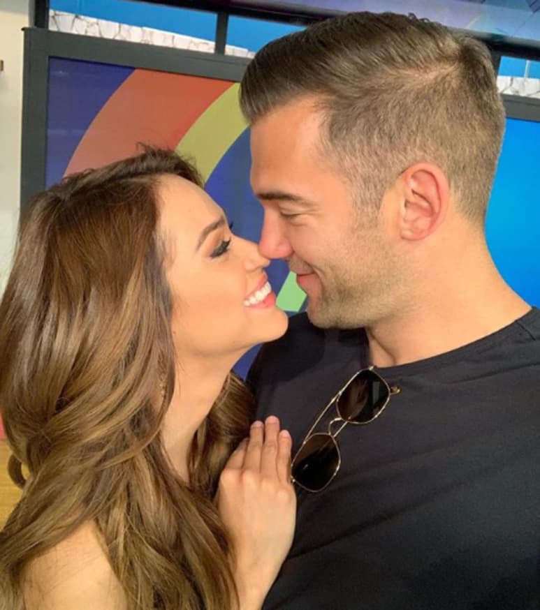 'La chica del clima' abrió su corazón con sus seguidores de Instagram y además de postear una foto con su nuevo amor, le dedicó un romántico mensaje. (INSTAGRAM)