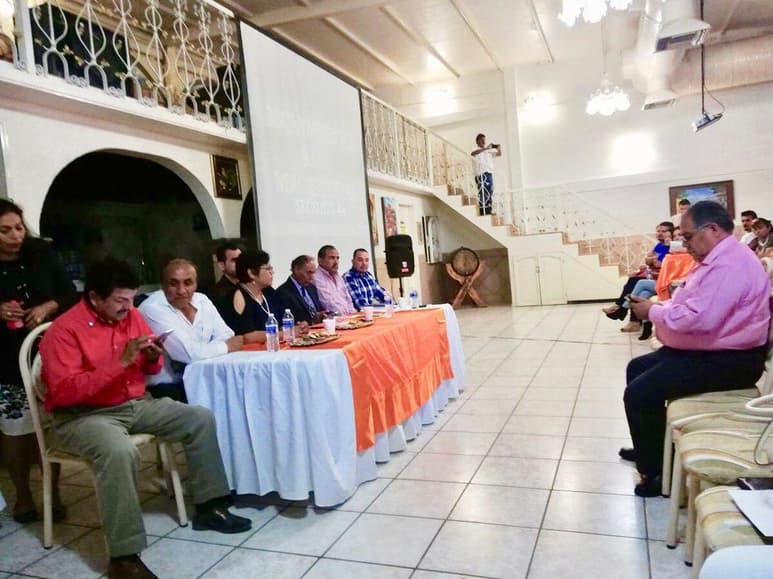 Se trata de Pedro Amador Castro y Elia Tovar miembros de la Comisión de Educación así como de la Comisión especial para abordar la problemática de los maestros. (EL SIGLO DE TORREÓN)