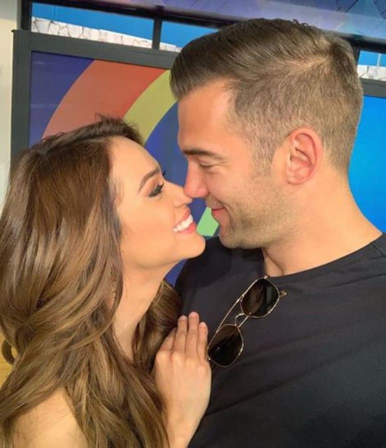 Muy contentos. Yanet García y Lewis Howes se ven sumamente enamorados en sus redes sociales.