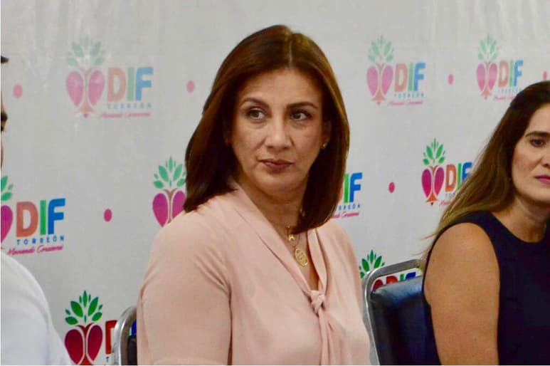 Afirma la presidenta honoraria de DIF Torreón, que caso del menor adoptado irregularmente de Casa Cuna compete a la Pronnif. (FERNANDO COMPEÁN)
