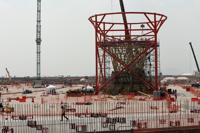 Un tribunal federal ordenó mantener intacta la obra del Aeropuerto de Texcoco, que fue cancelada en enero pasado por el gobierno federal, y reiteró la suspensión de la obra del Aeropuerto Internacional en Santa Lucía, pero esta vez por razones de seguridad aérea. (ARCHIVO)