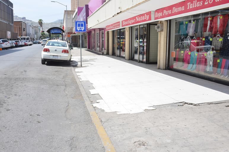 Si los propietarios no aceptan a arreglar su banqueta, el Ayuntamiento hará lo propio y después les cobrará. (EL SIGLO DE TORREÓN)