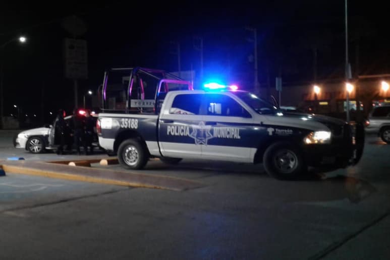 Elementos de la Dirección de Seguridad Pública Municipal y de Fuerza Coahuila arribaron al lugar de los hechos. (ARCHIVO)