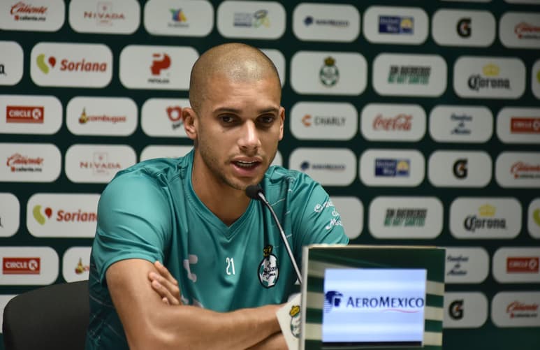 El amazónico compareció ante los medios de comunicación, previo a la práctica vespertina de este jueves de los Guerreros en el Territorio Santos Modelo, donde realizan la primera parte de su pretemporada. (ERICK SOTOMAYOR)