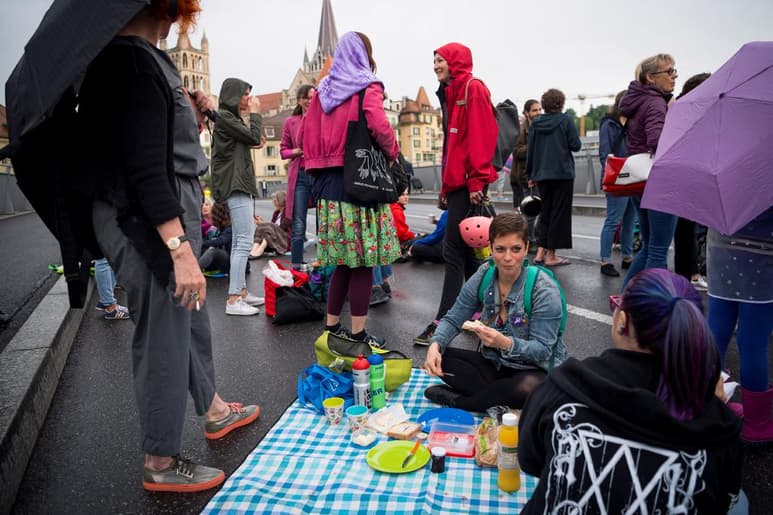 Las mujeres suizas celebran esta huelga cada 14 de junio, en conmemoración de la fecha en la que el principio de igualdad entre hombres y mujeres se incorporó a la Constitución federal. (EFE)