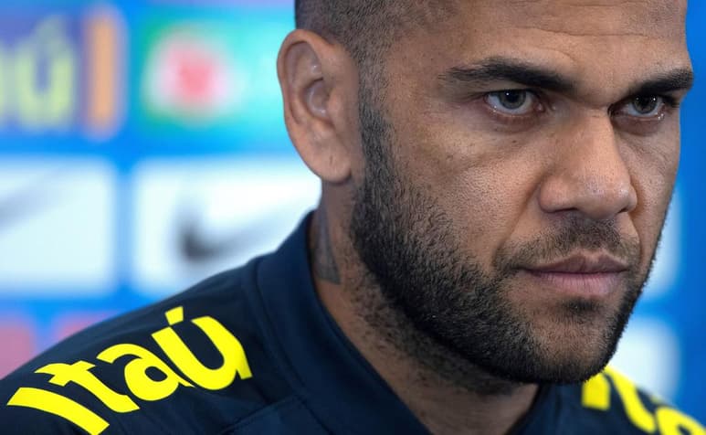 Brasil se ha quedado rezagado: Dani Alves