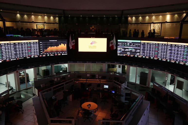 La SHCP informó que el riesgo país de México acumula una mejoría de 26 puntos base respecto al cierre de 2018. (ARCHIVO)