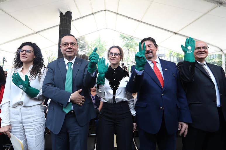 Al retomar sus actividades como senador, Germán Martínez Cázares afirmó hoy que impulsará reformas para fortalecer el sistema de salud, combatir la corrupción y garantizar que el Instituto Mexicano del Seguro Social (IMSS) cuente con recursos suficientes. (ARCHIVO)