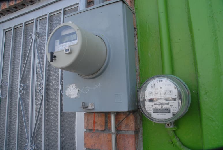 Más de seis mil personas han firmado el convenio con la CFE para cancelar las deudas históricas de energía eléctrica. (ARCHIVO)