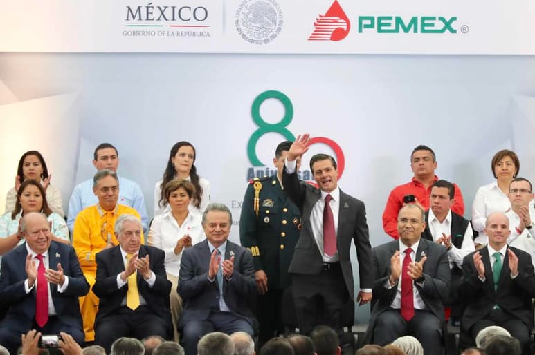Una larga lista de funcionarios fueron testigos y avalaron desde sus posiciones la compra de Fertinal en el precio de 635 millones de dólares. (ARCHIVO)