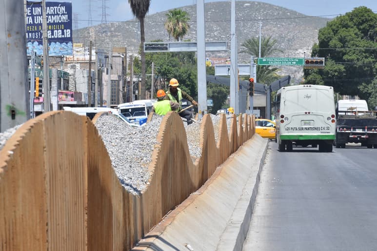 Afirman transportistas que se les ha relegado en el proyecto del Metrobús, especialmente cuando se trata de dar a conocer detalles técnicos y operativos de parte de las autoridades. (FERNANDO COMPEÁN)