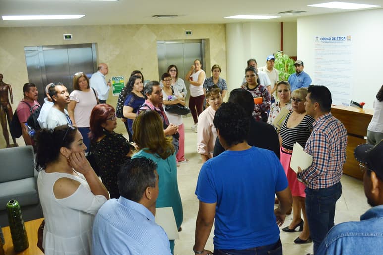 Representantes del Sindicato Mayoritario del Ayuntamiento de Torreón acudieron el miércoles a pedir explicaciones sobre las contrataciones a la Secretaría del Ayuntamiento. (FERNANDO COMPEÁN)