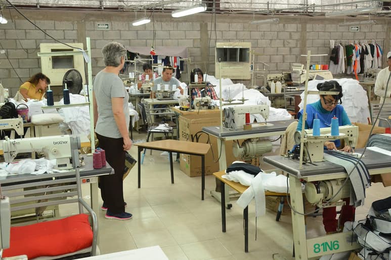 De acuerdo con su edición Programas Sociales, superación de la pobreza e inclusión laboral, el gran problema de la región es que las personas que viven en la pobreza no logran acceder al trabajo 'decente'. (ARCHIVO)