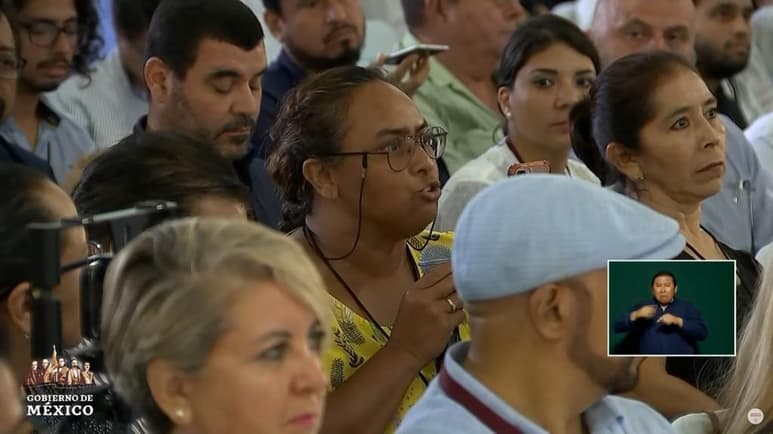 En la parte de preguntas de los periodistas, una reportera local aseguró que la industria hotelera está sufriendo mucho por el recale del sargazo en las playas, y en el tema de la seguridad le dijo al mandatario que sus colaboradores le están informando mal. (ESPECIAL)
