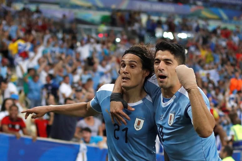 Cavani puso cifras definitivas con un cabezazo bien aprovechado luego de un pase de Jonathan Rodríguez. (EFE)