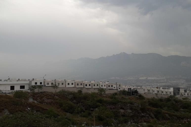 Este fenómeno meteorológico puede provocar disminución en las lluvias sobre las regiones en las que se mueve en grandes cantidades, de hecho, podría inhibir la formación de ciclones tropicales. (EL UNIVERSAL)
