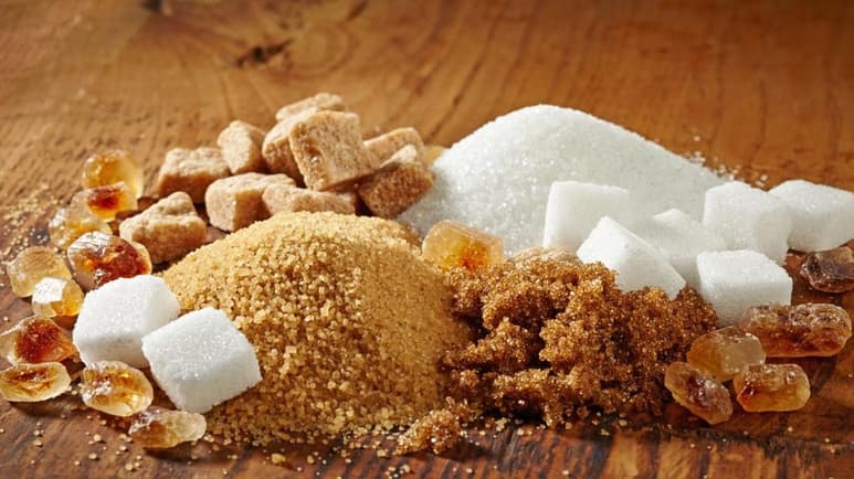 De acuerdo con un artículo del Departamento de Nutrición y Diabetes de la Facultad de Medicina Pontificia Universidad Católica de Chile, el azúcar fructuosa es un referente para endulzar todo tipo de comida en los últimos años, sobre todo en la presentación como jarabe de maíz. (ARCHIVO)