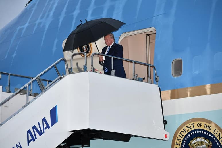 Trump aterrizó en la ciudad japonesa a las 18:42 hora local. (EFE)