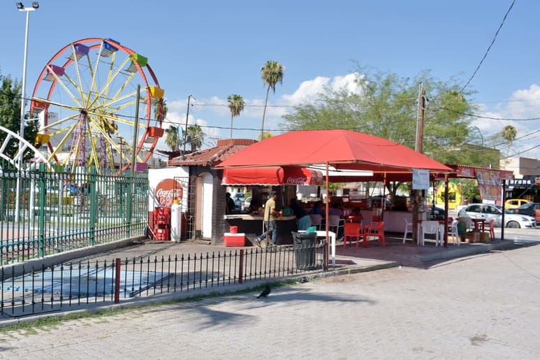 La dirección de Plazas y Mercados de Torreón busca detectar y sancionar a comercios que arrenden a terceros sus permisos. (JOEL MENDOZA)