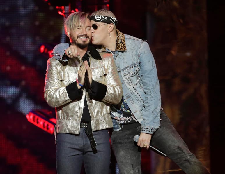 Mancuerna. J Balvin y Bad Bunny, ya lanzaron el video de su primer sencillo, Qué pretendes.