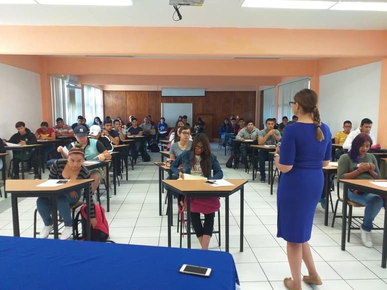 Quienes sean aceptados deben inscribirse en la dirección de la Escuela Normal electa, para lo cual deben presentar la documentación oficial. (ARCHIVO)