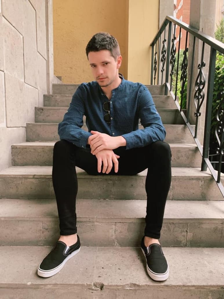 Anda con todo. El cantante venezolano de nombre Lasso promueve actualmente el sencillo Souvenir. (ESPECIAL)