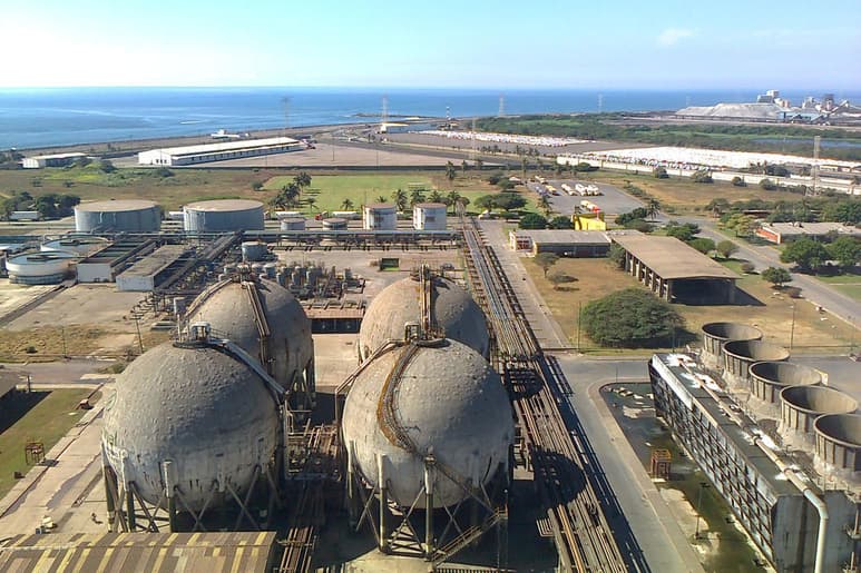 Petróleos Mexicanos (Pemex) informó que la Fiscalía General de la Republica (FGR) integra carpetas de investigación para 'valorar y acreditar —en su caso— la posible comisión de delitos' en la compra de las empresas de fertilizantes Agronitrogenados y Fertinal, adquiridas en 2014 y 2015, respectivamente. (ARCHIVO)