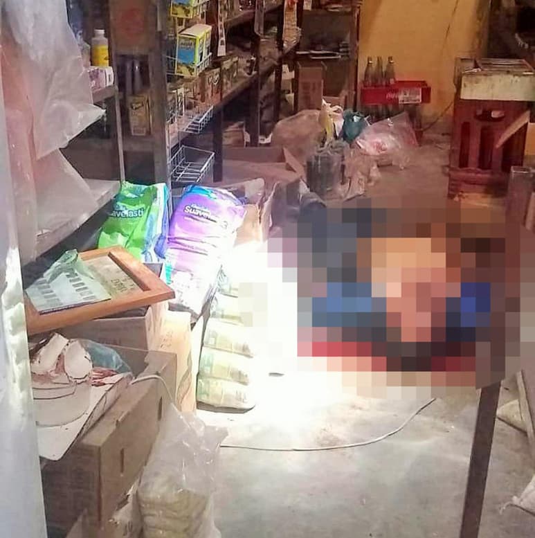 El cuerpo del hombre quedó tendido en el suelo dentro de la tienda de abarrotes que atendía. (EL SIGLO DE TORREÓN)