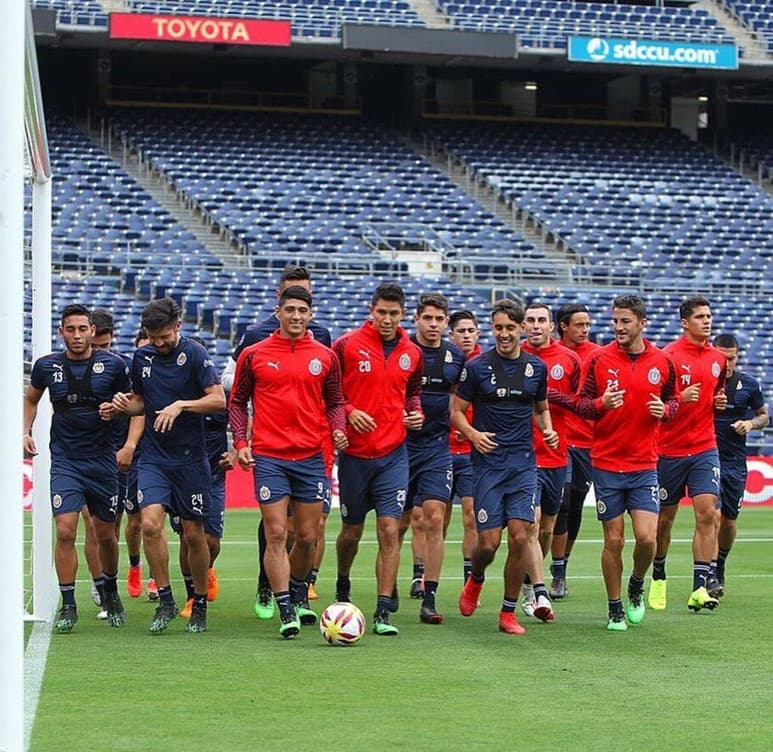 Una vez más Chivas y Boca medirán fuerzas, ahora lo harán en la cancha del CenturyLink. (ESPECIAL)
