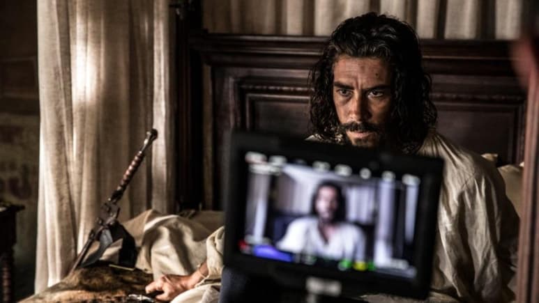 Actualmente, caracterizado con el cabello largo, el actor participa en la serie Hernán, que se estrenará en el marco del quinto centenario de la llegada de Cortés al continente americano. (AMAZON PRIME)