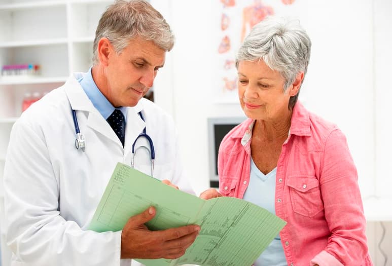 La menopausia conlleva una caída drástica en la producción de estrógenos, una hormona que tiene vital importancia en el cuerpo femenino. (ARCHIVO)