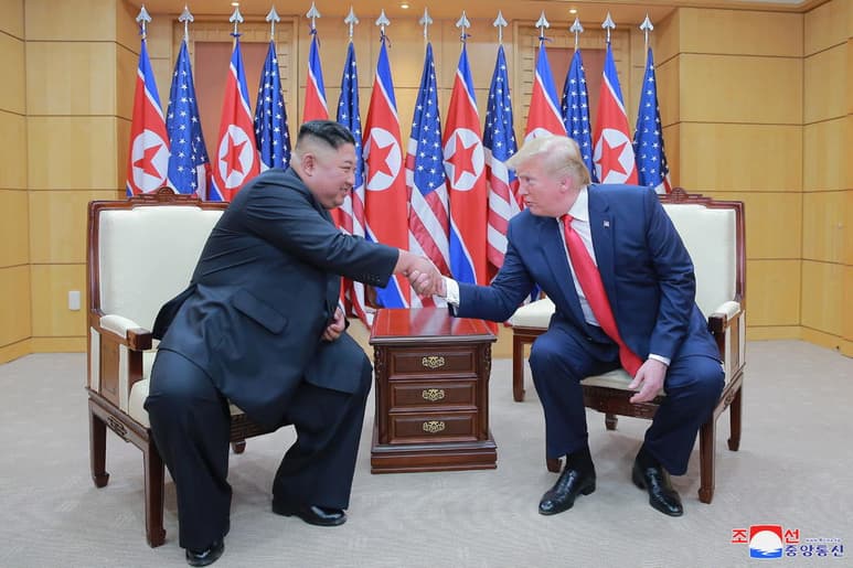 Yonhap aseguró que EUA está evaluando pedir la congelación de sus programas nucleares. (ARCHIVO)
