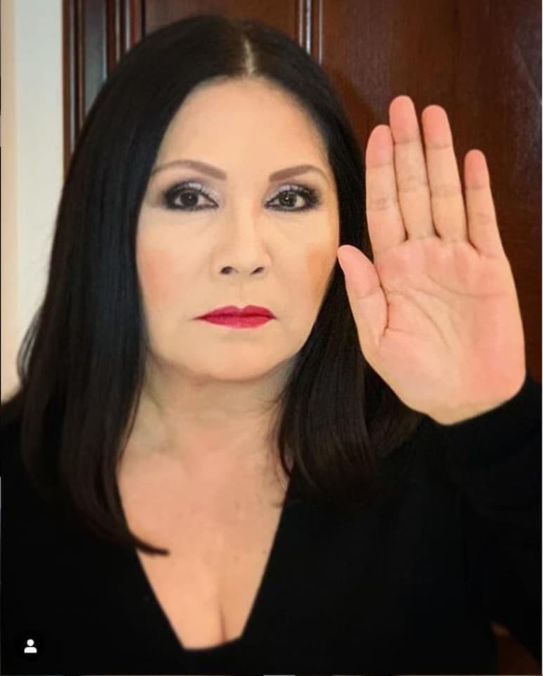 En redes. La cantante Ana Gabriel denuncia a hombre que se hace pasar por hijo de Vicente Fernández.