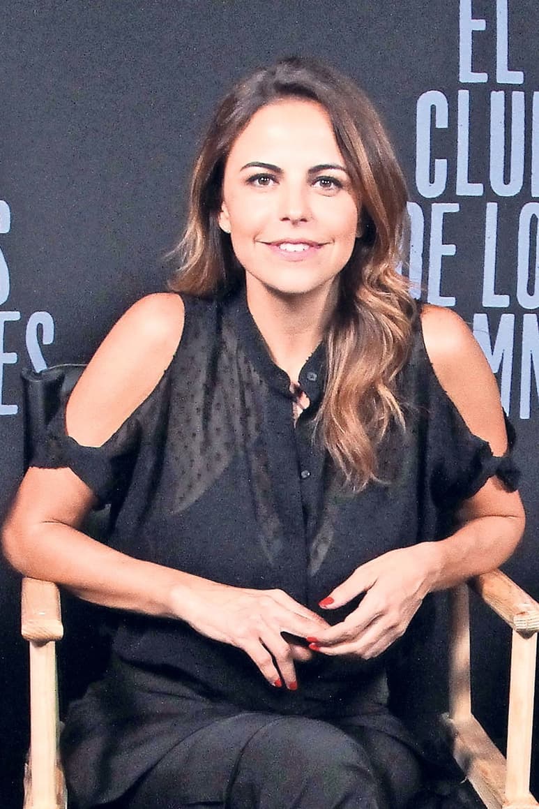 Papel. Alejandra Ambrosi dice que ha aprendido más a fondo lo que implica ser un comunicador comprometido con la verdad. (AGENCIAS)
