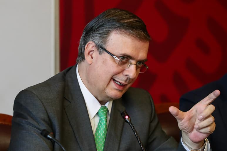 El canciller mexicano Marcelo Ebrard dio una conferencia de prensa para abordar el cambio a la política de asilo. (NOTIMEX)