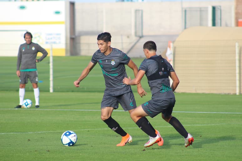Los Guerreros siguen afinando detalles para el duelo de este domingo ante las Chivas Rayadas de Guadalajara.