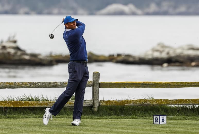 Los estadounidenses Tiger Woods (i) y Brooks Koepka (d) buscarán ganar su segundo torneo Major de esta temporada. (EFE)