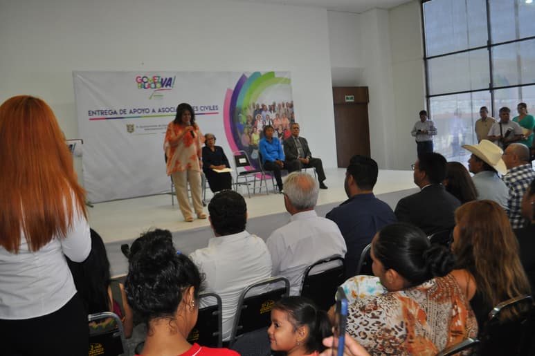 Entrega el Ayuntamiento recursos a 64 asociaciones civiles que trabajan por población vulnerable en Gómez Palacio. (EL SIGLO DE TORREÓN)
