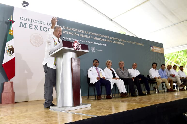 Aseguran López Obrador que se metieron hasta la habitación.
