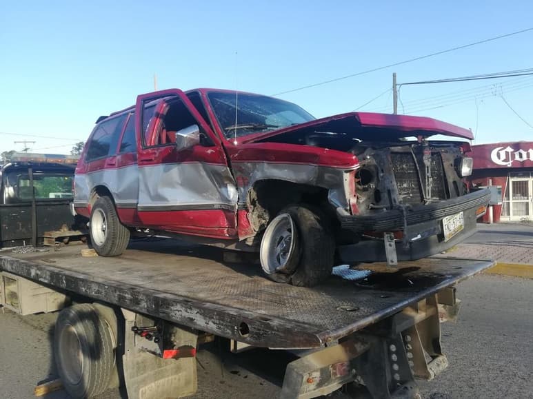 El conductor de la camioneta cruzó sin precaución cortando el paso a otro vehículo, según informe de Peritos. (EL SIGLO)