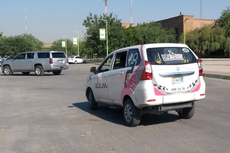 Denuncian mal uso de las unidades y despidos de los choferes que sí acudían a realizar el servicio conforme al programa del DIF. (EL SIGLO DE TORREÓN)