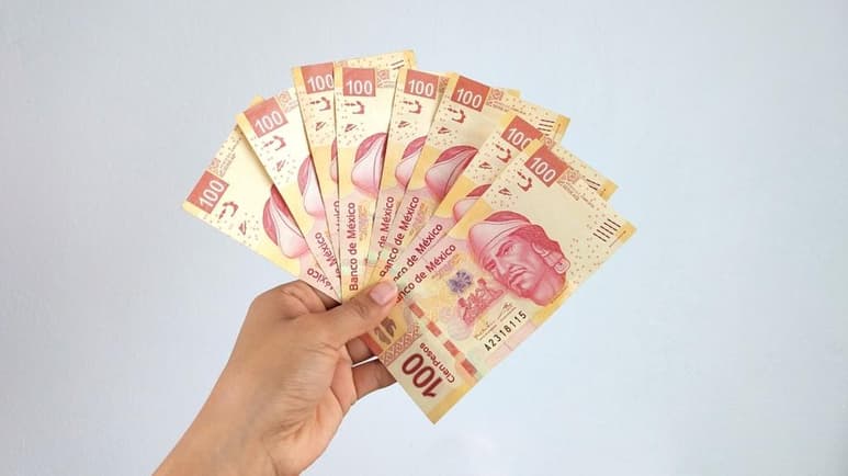 Una mujer quiso pagar con billetes apócrifos en una tienda. (INTERNET)