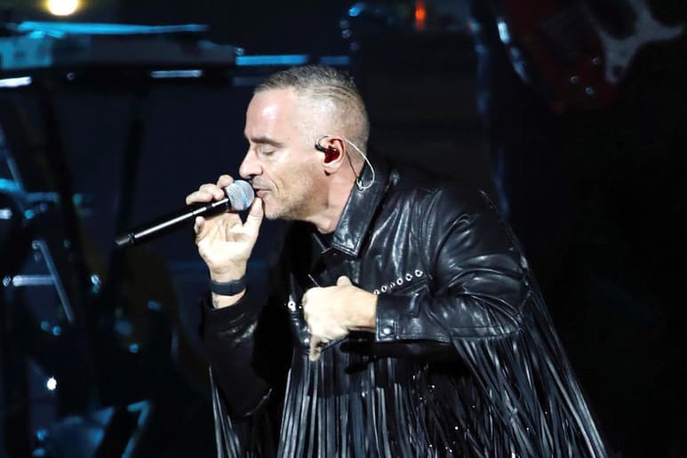 De gira para la presentación de su último trabajo, 'Vita ce n'è', Ramazzotti ha repasado ante el público canario su larga nómina de éxitos. (EFE)