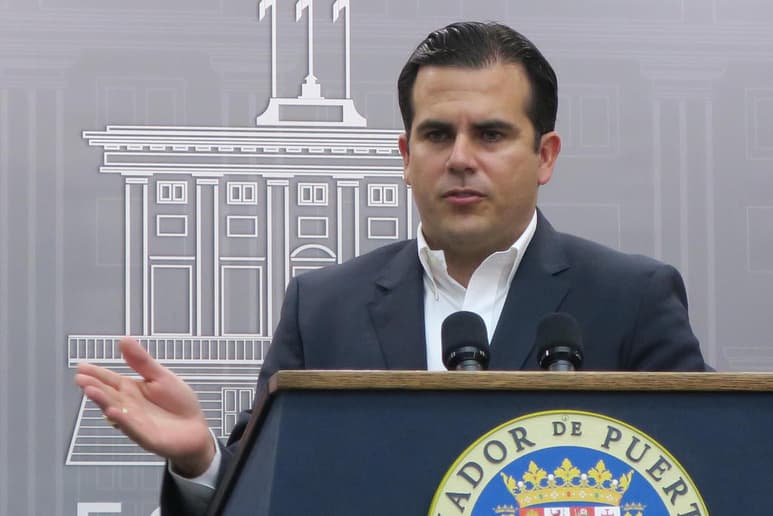 Renunció como gobernador de Puerto Rico tras protestas provocadas por mensajes discriminatorios y casos de corrupción. (ARCHIVO)
