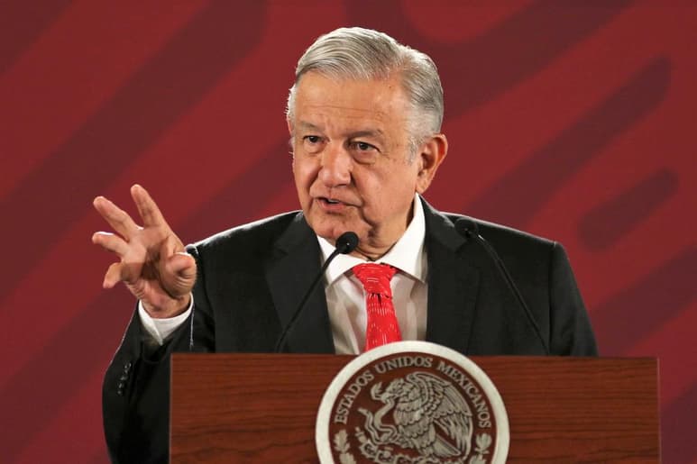 'Tampoco crean que soy tonto, ya soy 'colmilludo'... Ya lo sé, ya les dije que no me estoy chupando el dedo', respondió el presidente. (ARCHIVO)
