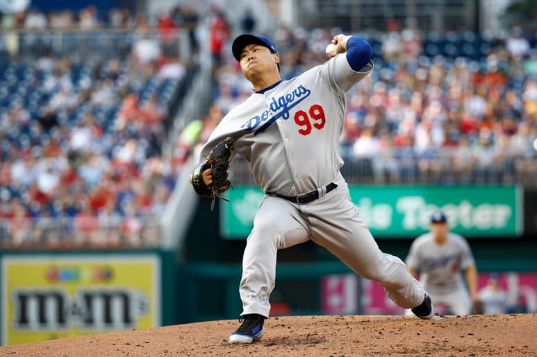 El abridor de Los Ángeles Hyun-Jin Ryu permitió ocho hits y una carrera limpia en seis entradas y dos tercios.