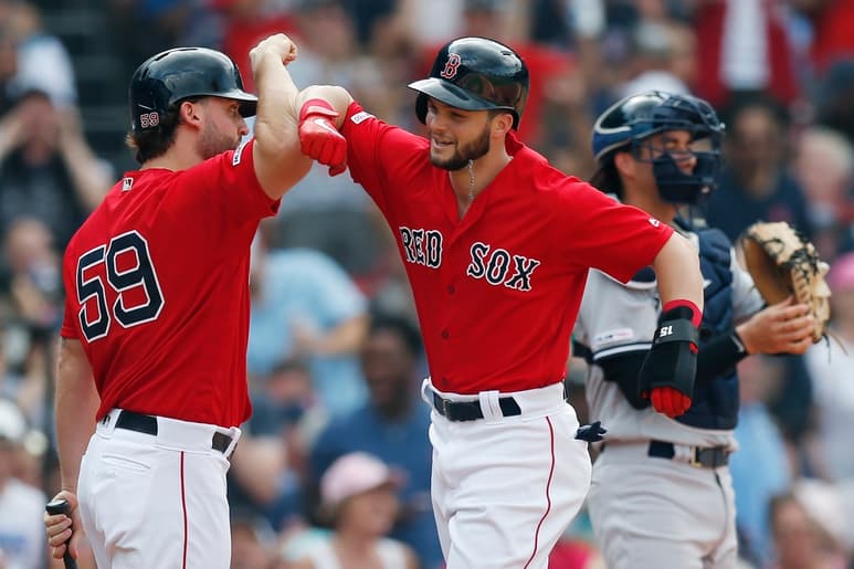 Andrew Benintendi (d) bateó ayer de 4-3, con tres carreras anotadas y una producida, en la victoria de Medias Rojas 9-5 sobre Yanquis. (AP)
