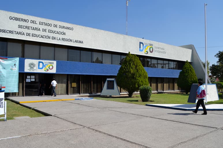 La Secretaría de Educación de Durango buscó 30 escuelas públicas con internet y aula de medios, pero sólo encontró 10. (ARCHIVO)
