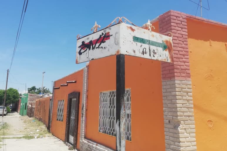 Vandalizadas y en el descuido lucen las nomenclaturas de las calles del municipio de Matamoros. (EL SIGLO DE TORREÓN/BEATRIZ SILVA)